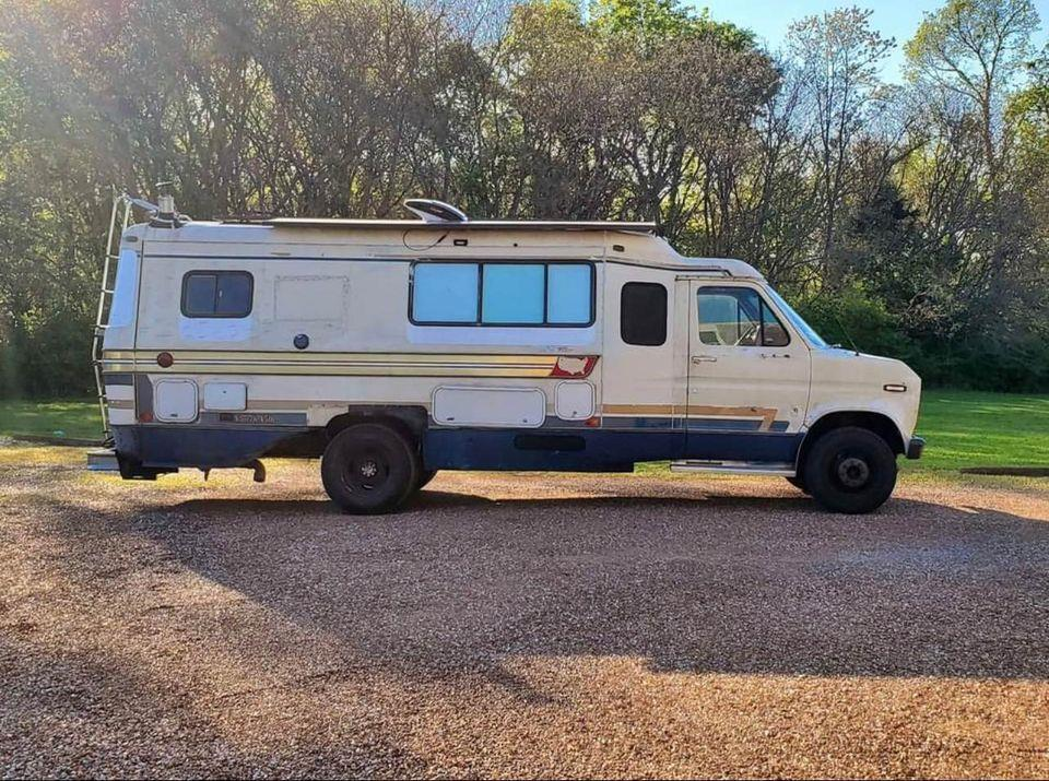 Cost to Ship a 1981 Ford ESeries Cargo Van Campervan Class B to