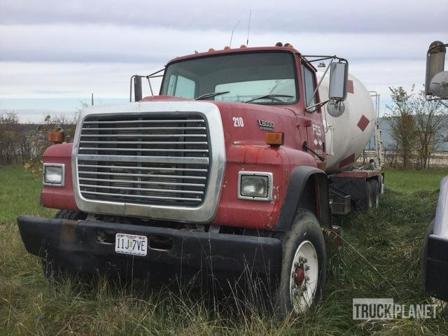 Equipment Transport ford ford 8000 to Laredo | uShip