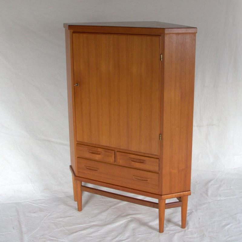 Kleiner Eckschrank - House Art