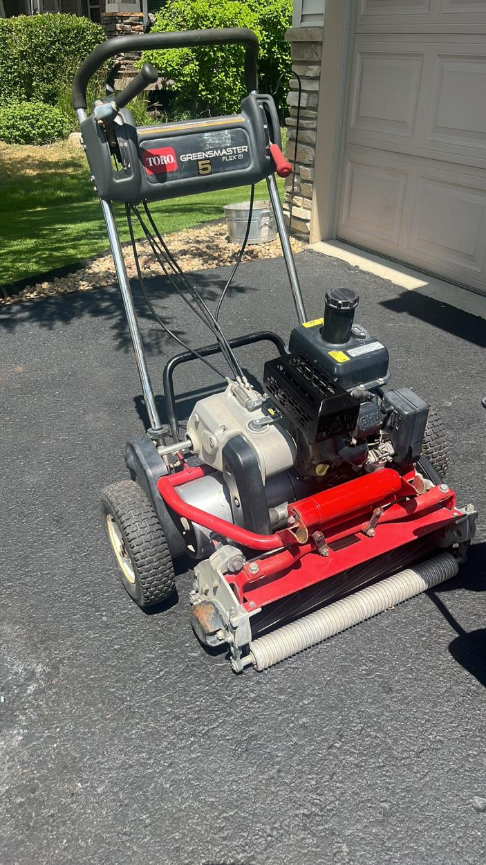 Transport a TORO Greenmaster Flex 21 Walk behind greens mower to