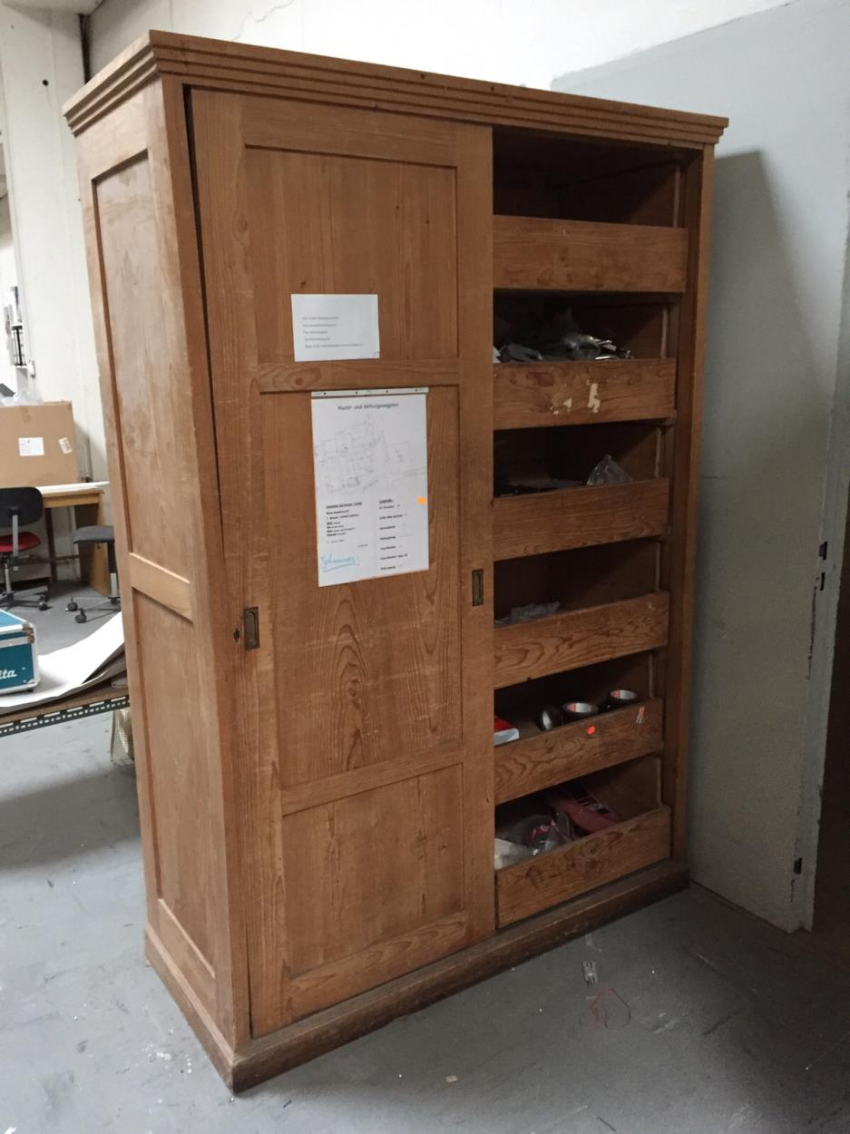 Cost to Ship a alter Lagerschrank aus Holz to Berlin | uShip