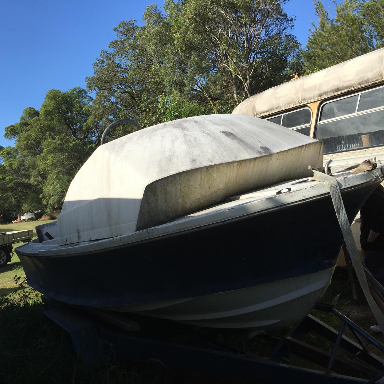 Quote to Ship a 7 meter Hains hunter boat to Moonee Beach uShip