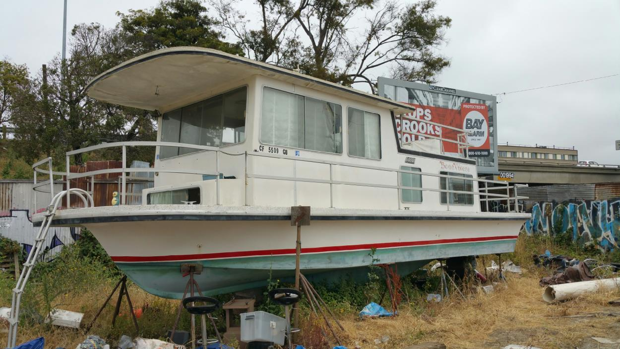 Transport a 1980 Gibson Houseboat to San Rafael uShip