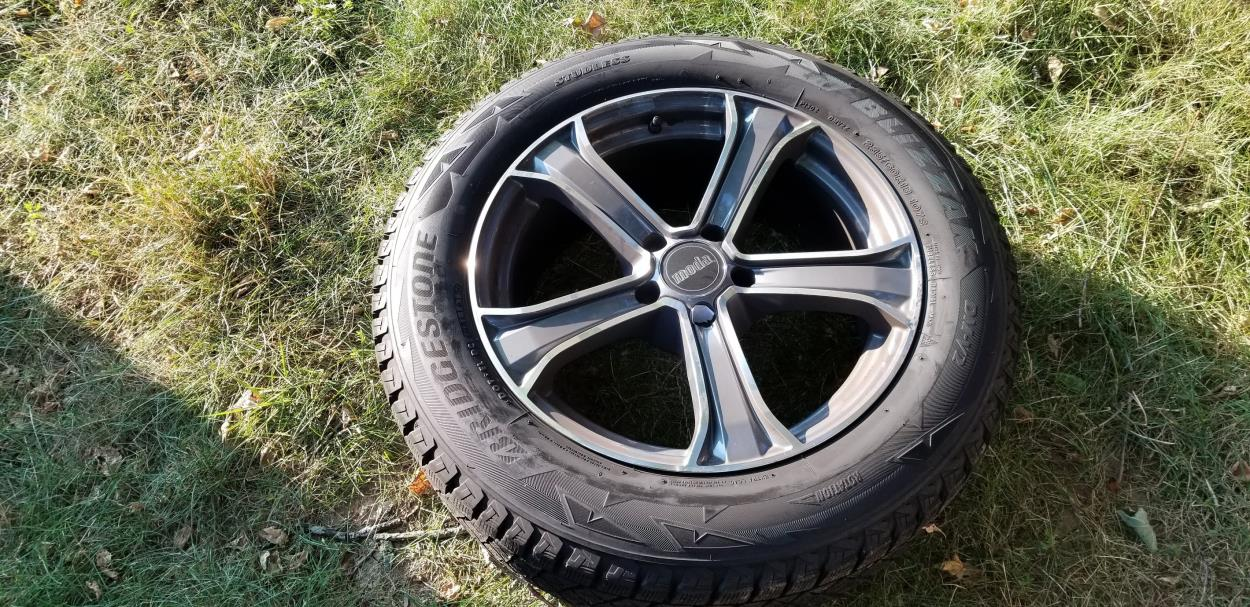 Ship a 4 loose automotive wheels with tires to Noblesville uShip