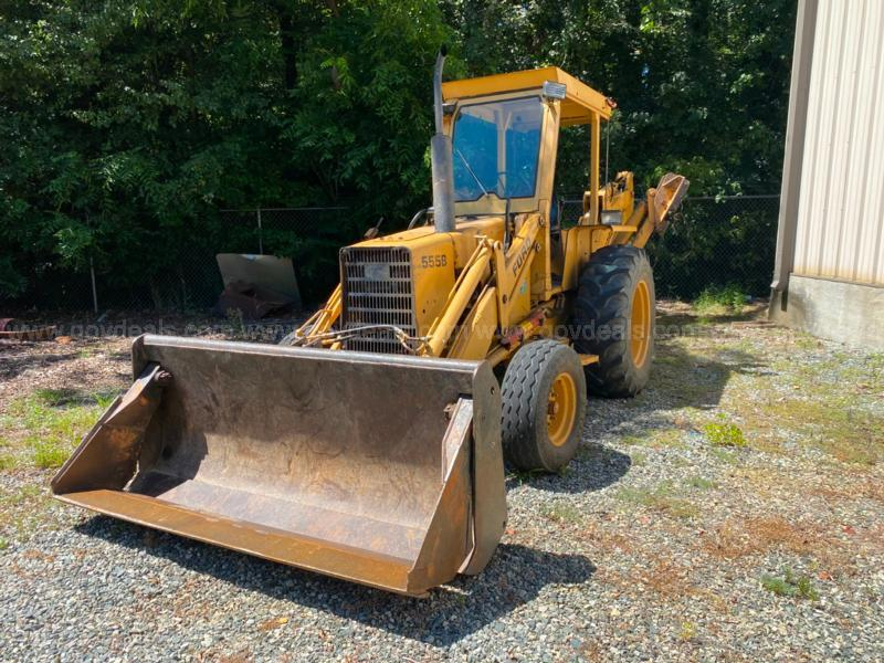 Transport a Ford 555 Backhoe (operational/running condition) to Raleigh uShip