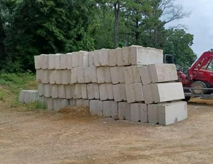 Equipment Transport 2ft x 2ft x 6ft Concrete Blocks to Nacogdoches uShip