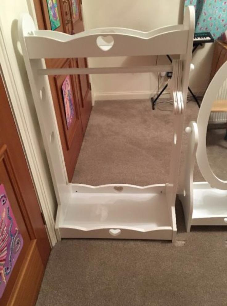 Cost to Transport a Kids dressing up rail and freestanding mirror to London uShip