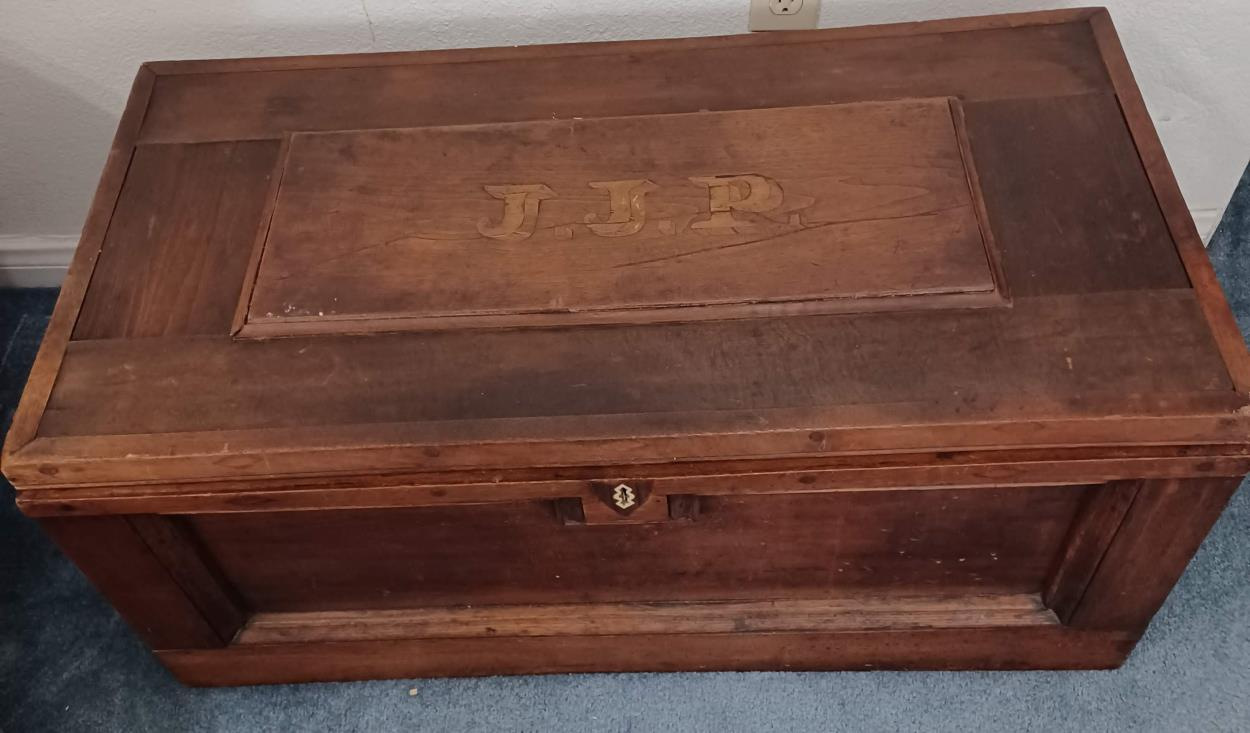 Ship a wooden hope chest to Portland uShip