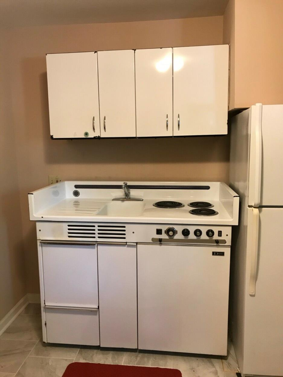 Move a Dwyer Vintage Kitchenette Model E51 w cabinets to Owingsville