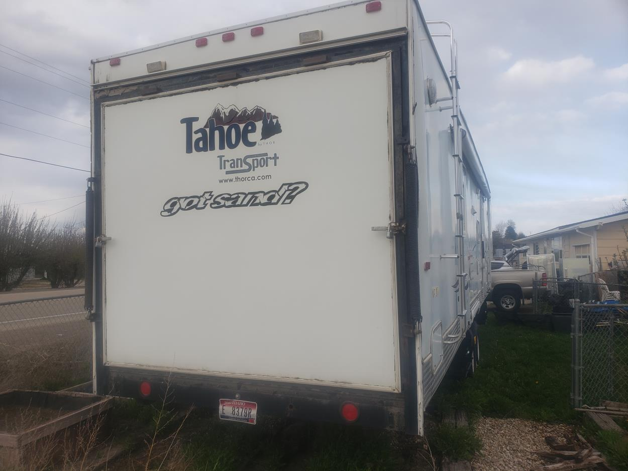 Cheapest Way to Ship a 2004 FifthWheel for transport to Castle Hill