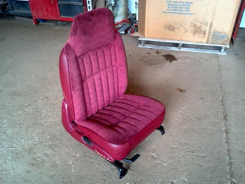 Deliver a 1994 Dodge Dakota 2/3 and 1/3 front seats. to Bradenton uShip