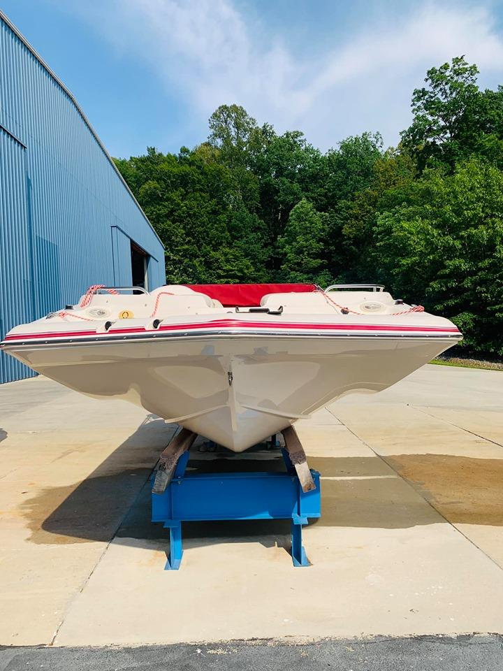 Transport a 20 ft hurricane deck boat on trailer to Stafford uShip