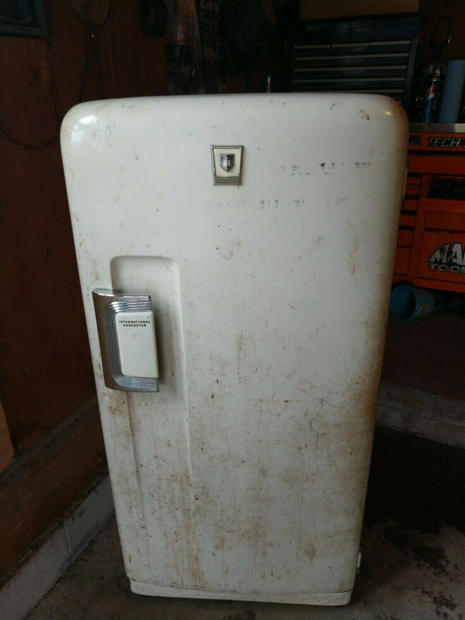 Ship a 1951 international harvester refrigerator to Lowell uShip