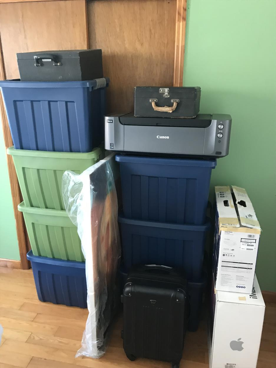 Move a 7 bins, 4 boxes, suitcase, printer & painting etc to Venice uShip