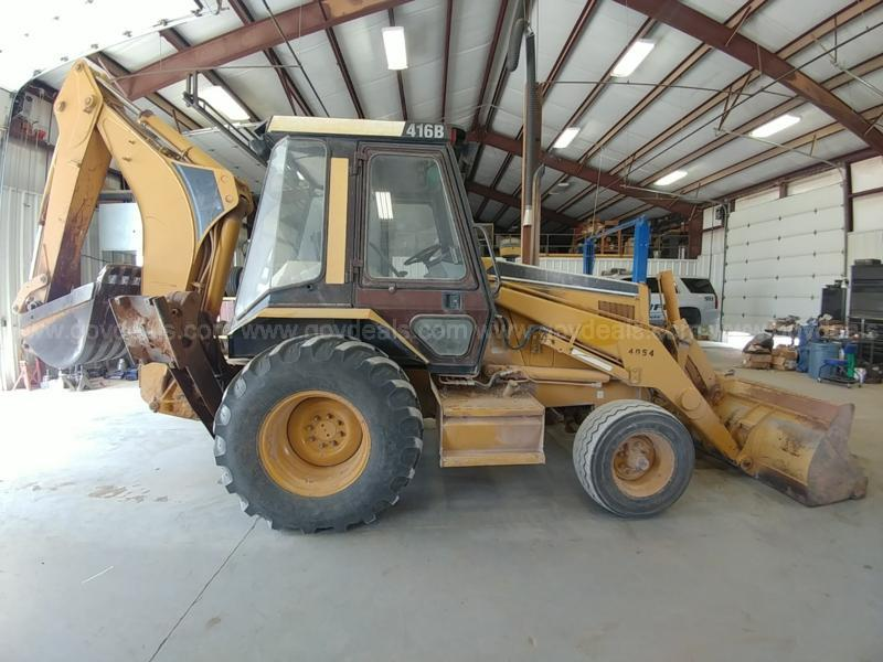 Transport a Caterpillar 1996 Cat 416b backhoe to Del Valle uShip