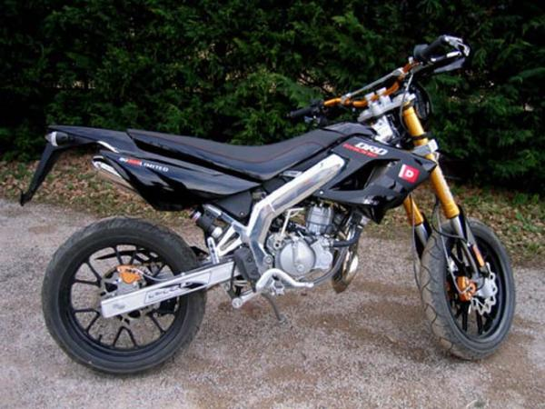 Comment Passer Les Vitesses En Moto 50cc Transport a 2004 Derbi GPR 50cc Paris-Levallois to Levallois-Perret | uShip