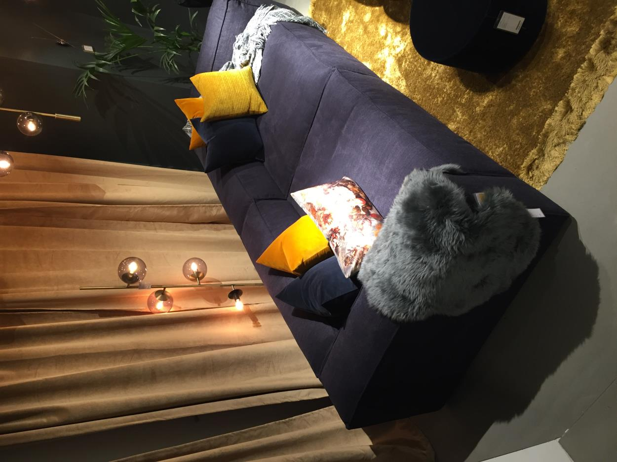 Ship a 1 big Sofa (2 Module) to Vienna uShip