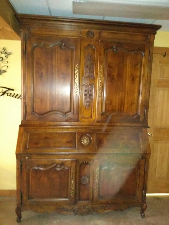 Cost to Ship a hutch in two pieces the picture shows it together to