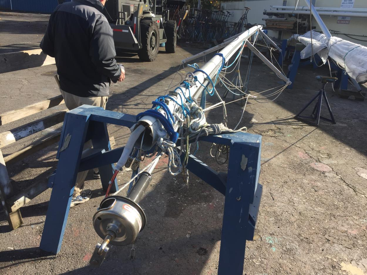 Transport a Aluminum sailboat mast, approx 45 ft long to Port Townsend