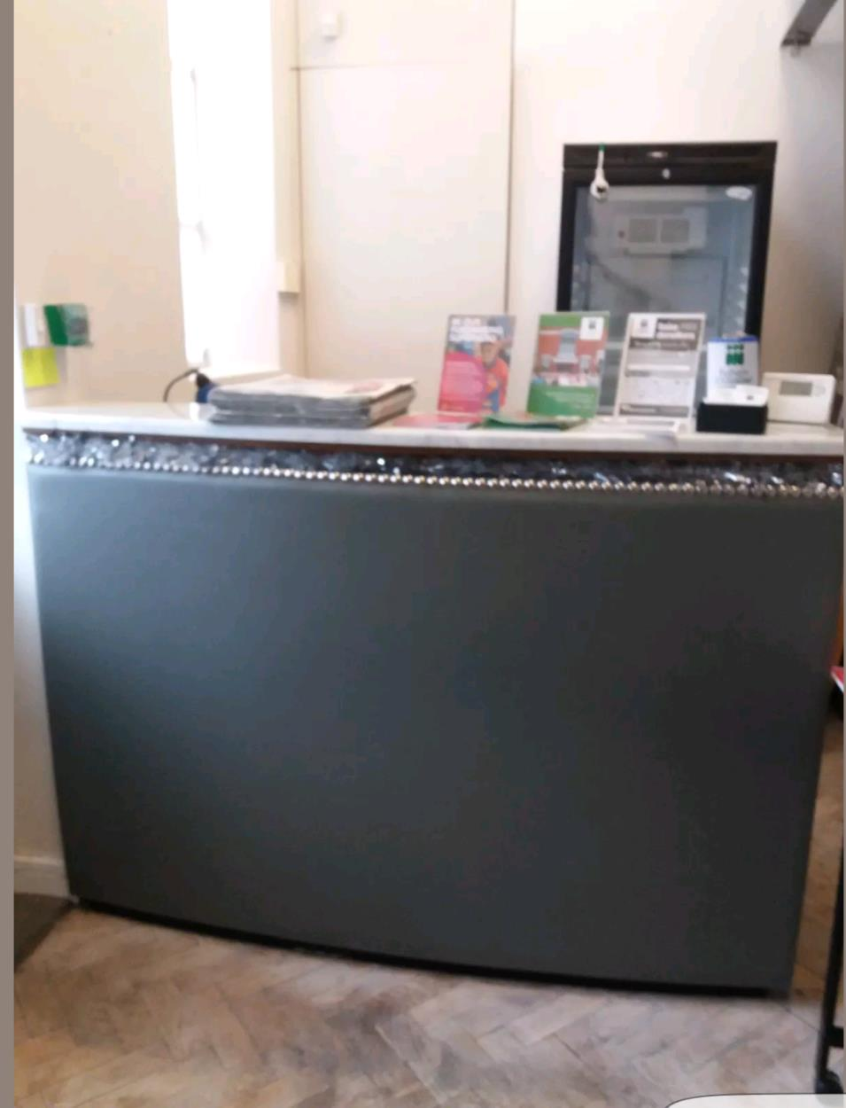 Cheapest Way to Ship a Office Reception Desk to Hayes uShip