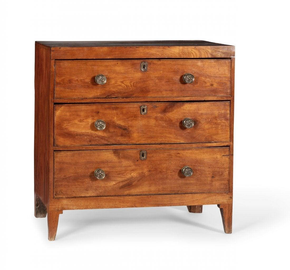 Move a Antique chest of drawers to Richmond uShip