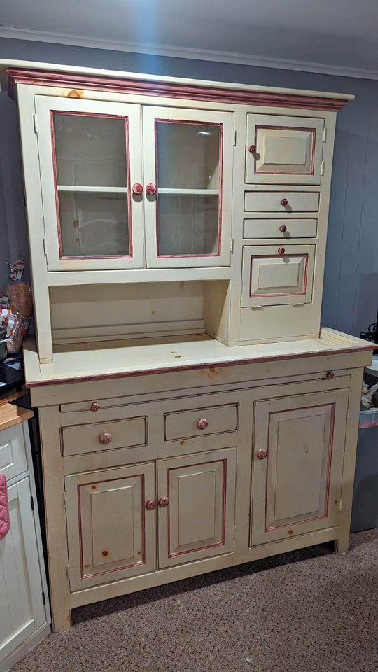 Cost to Ship a hutch to Hawthorne uShip