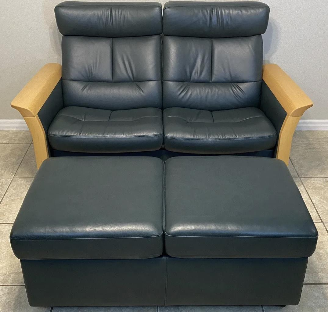 Cost to Ship a Loveseat & ottoman to Weaverville uShip