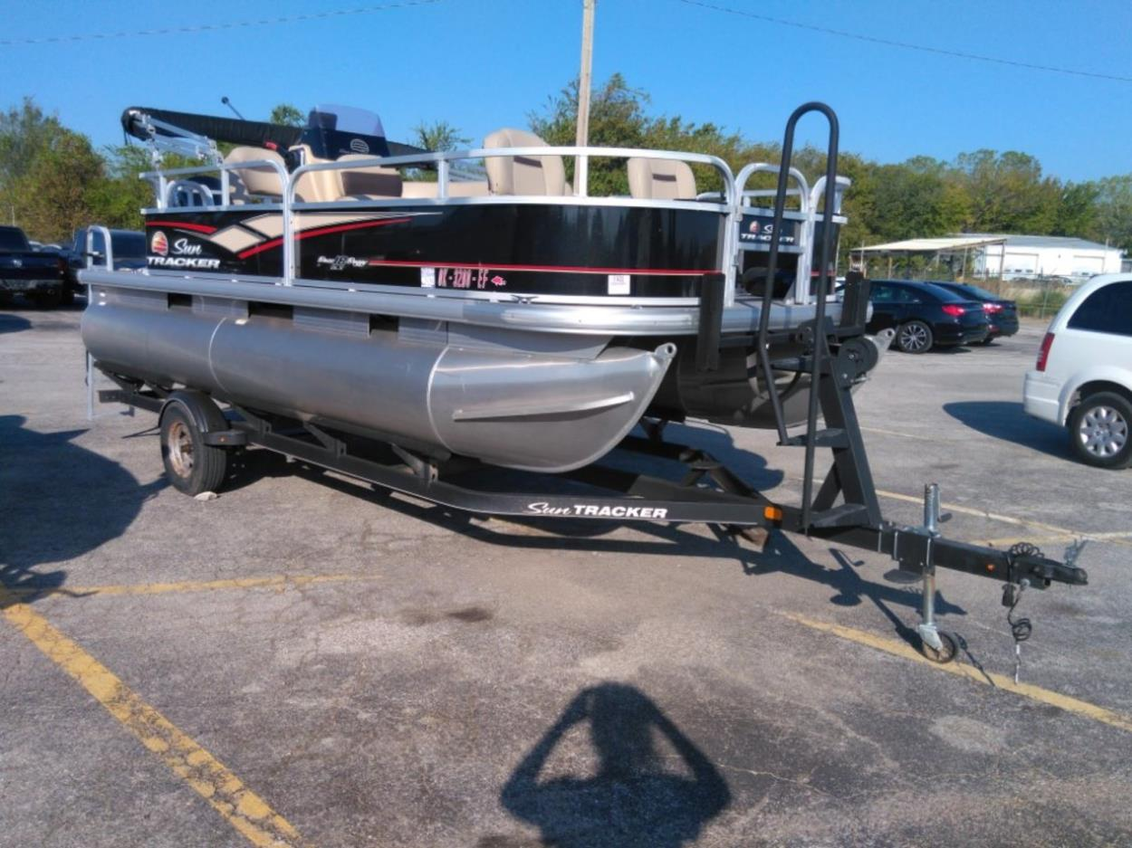 Ship a 2020 Sun Tracker Bass Buggy 18DLX to Arlington uShip