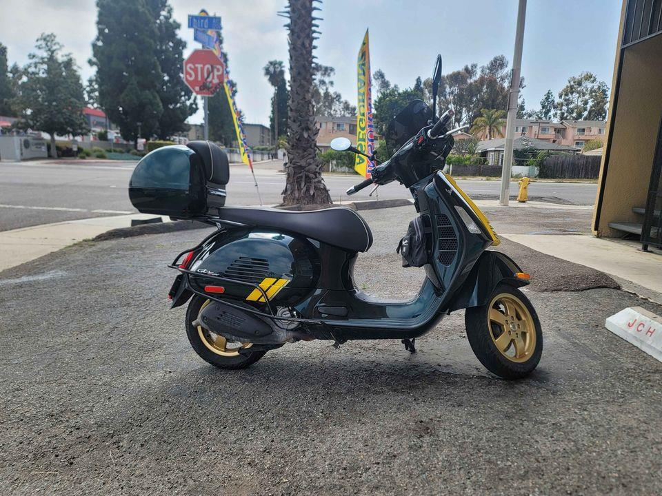 2021 Vespa GTS 300 Racing 60s - Vespa Miami